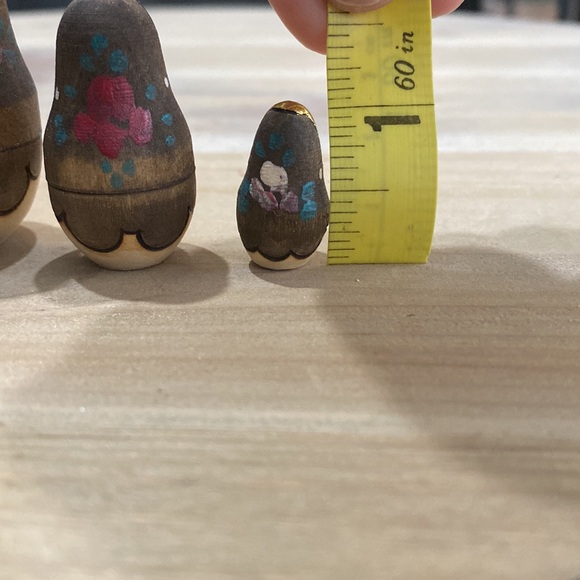 Vintage Russian nesting dolls, set of five - Picture 9 of 11